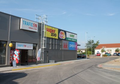 Otevřeli jsme prodejnu v Holicích